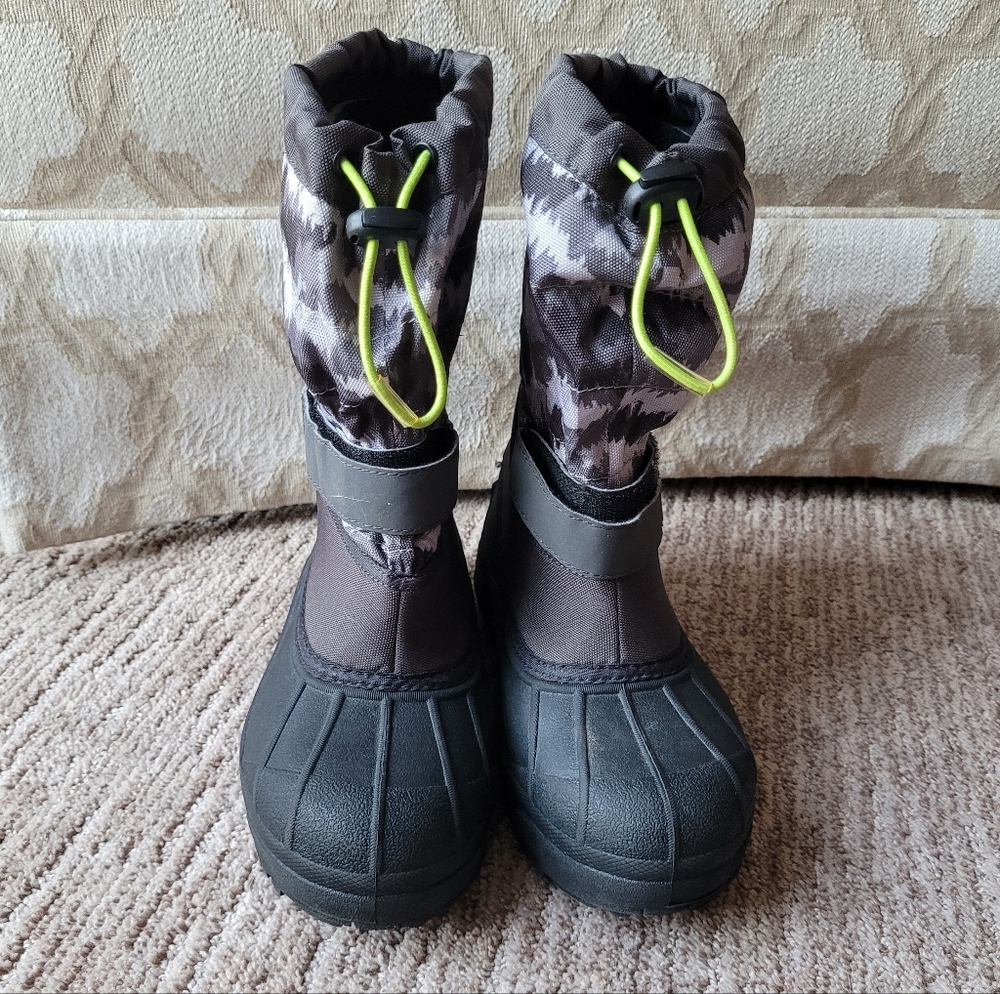 COLUMBIA WATERPROOF WINTER BOOTS SNOW BOOTS GREY BLACK CAMO BIG KIDS SIZE 5 - Picture 2 of 16